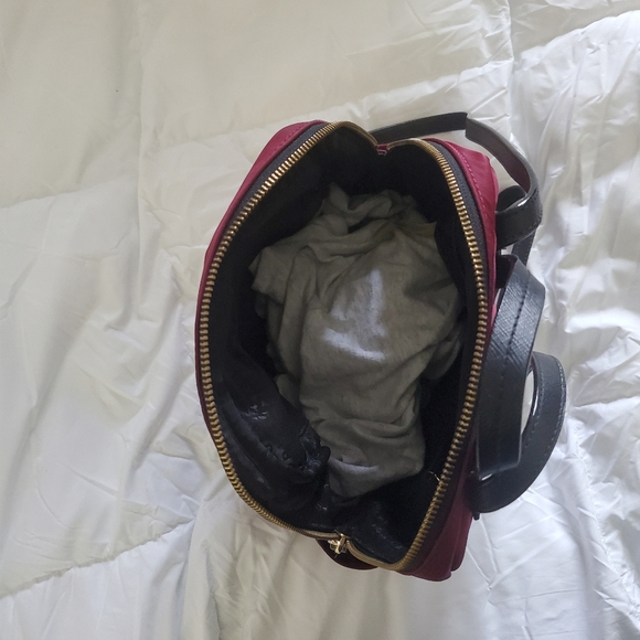 Small burgundy Kate Spade backpack - Picture 3 of 4